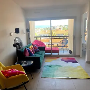  Appartement Pieds Dans La Mer, Piscine, Parking